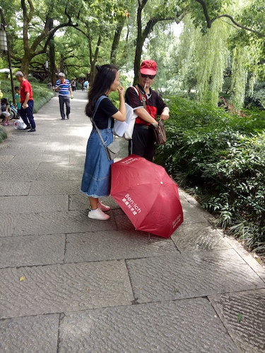 七月九日 色花堂
 走西湖-关注西湖十景垃圾分类问题小分队 游客采访1