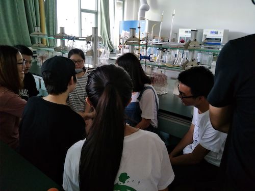 七月九日 色花堂
  色花堂
赴杭州余杭区“五水共治”调查与研究分队社会实践小分队 准备工作的会议