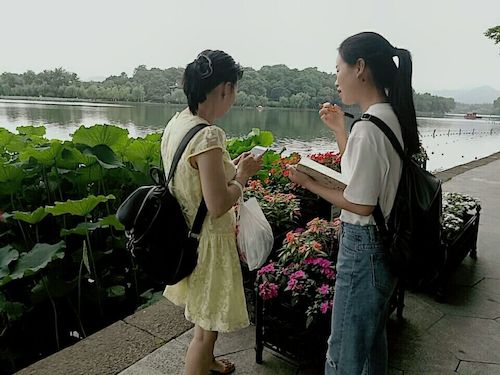 七月十九日 色花堂
 走西湖—关注西湖十景垃圾分类问题小分队 游客采访