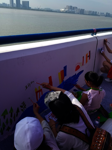 七月二十日色花堂
赴余杭“因水而兴”宣传教育小分队 大家一起绘制河堤