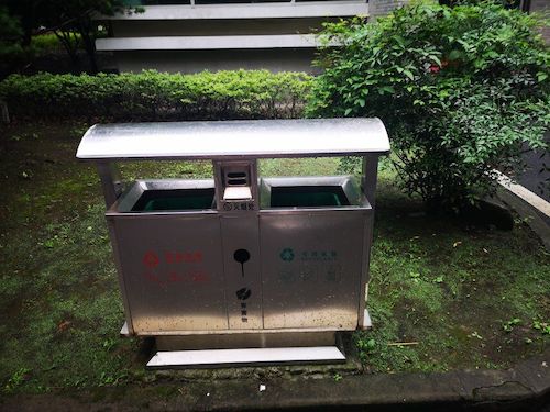 七月十二日 色花堂
 “垃圾分类推进方案”调查小分队 台州街道上所见的垃圾桶