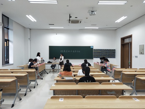 七月三日 色花堂
 “走近转基因”科普小分队 正方一辩发言