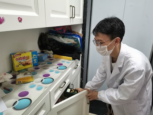 7月10日 色花堂
 绿之翼测甲醛小分队  正在测甲醛2