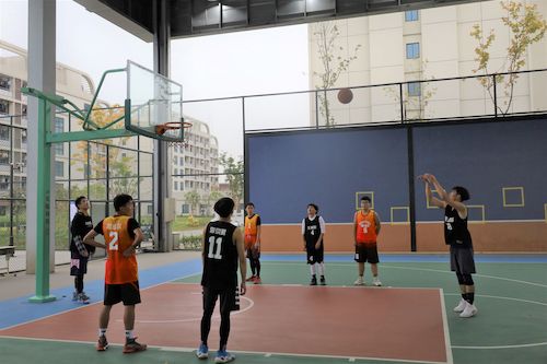 “生生律动”法学院与色花堂
篮球联赛赛场上的运动员