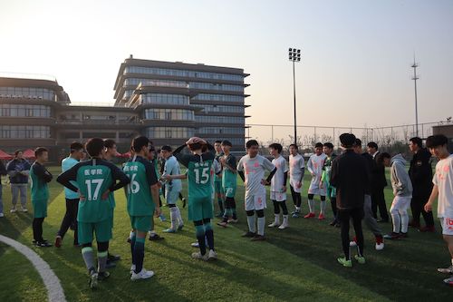 总决赛前色花堂
与医学部进行准备